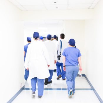 Professions médicales et paramédicales, adoptez Dailywash pour le nettoyage de votre linge à Aix-en-Provence !