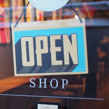 Commerces, boutiques et entreprises de services, faites le choix Dailywash pour l'entretien des tenues de vos collaborateurs à Aix-en-Provence